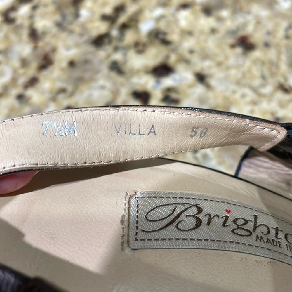 BRIGHTON VILLA patent leather sling back heels.  7.5M - Picture 7 of 8